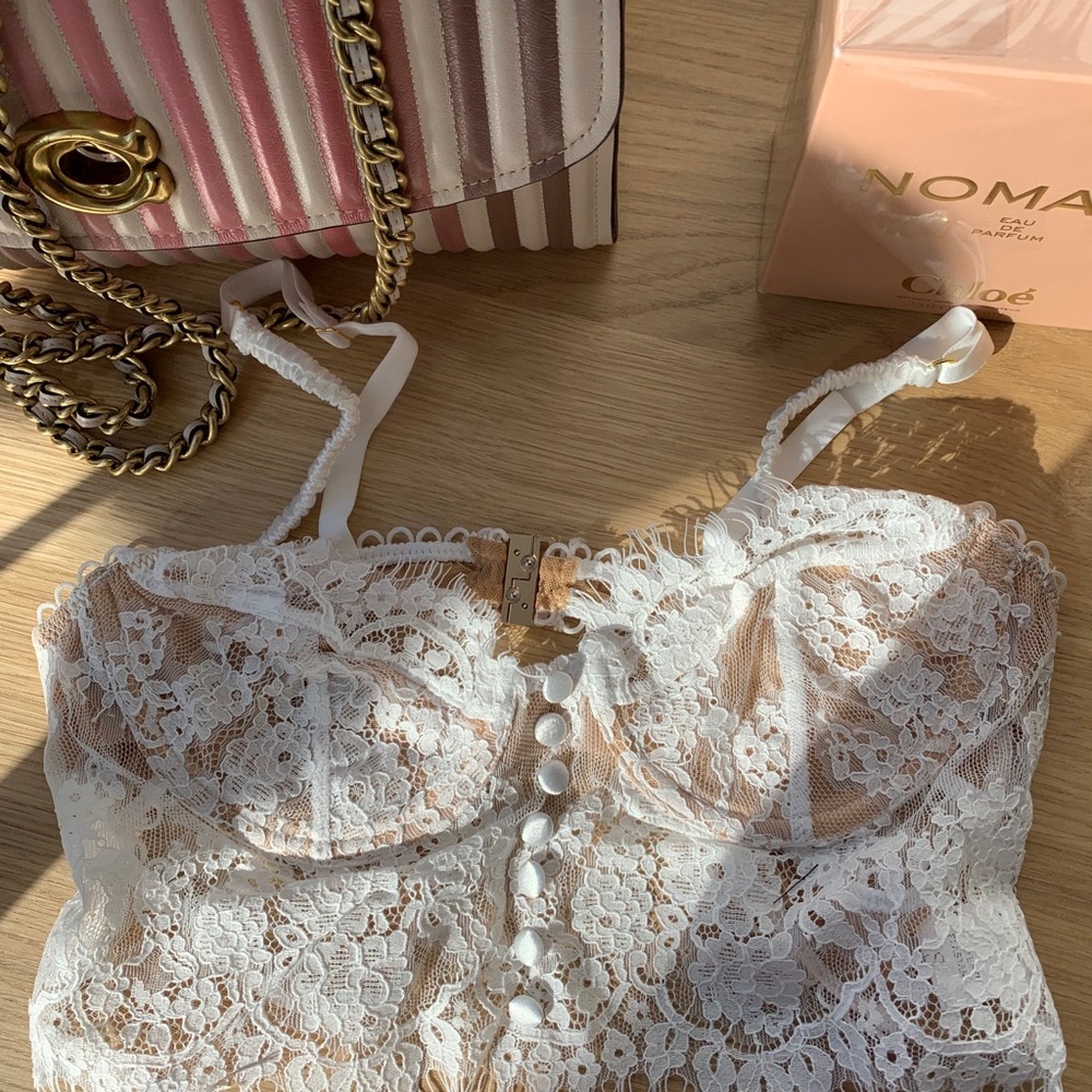 Underwire white lace detail bra shirt - Picture 4 of 11